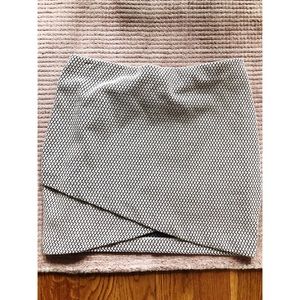 H&M black and white pattern skirt size M